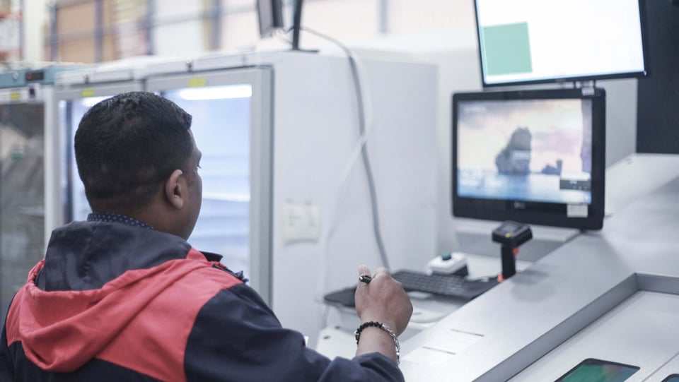person using inventory control software