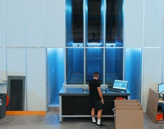 RelayPort - operator picking out of AutoStore