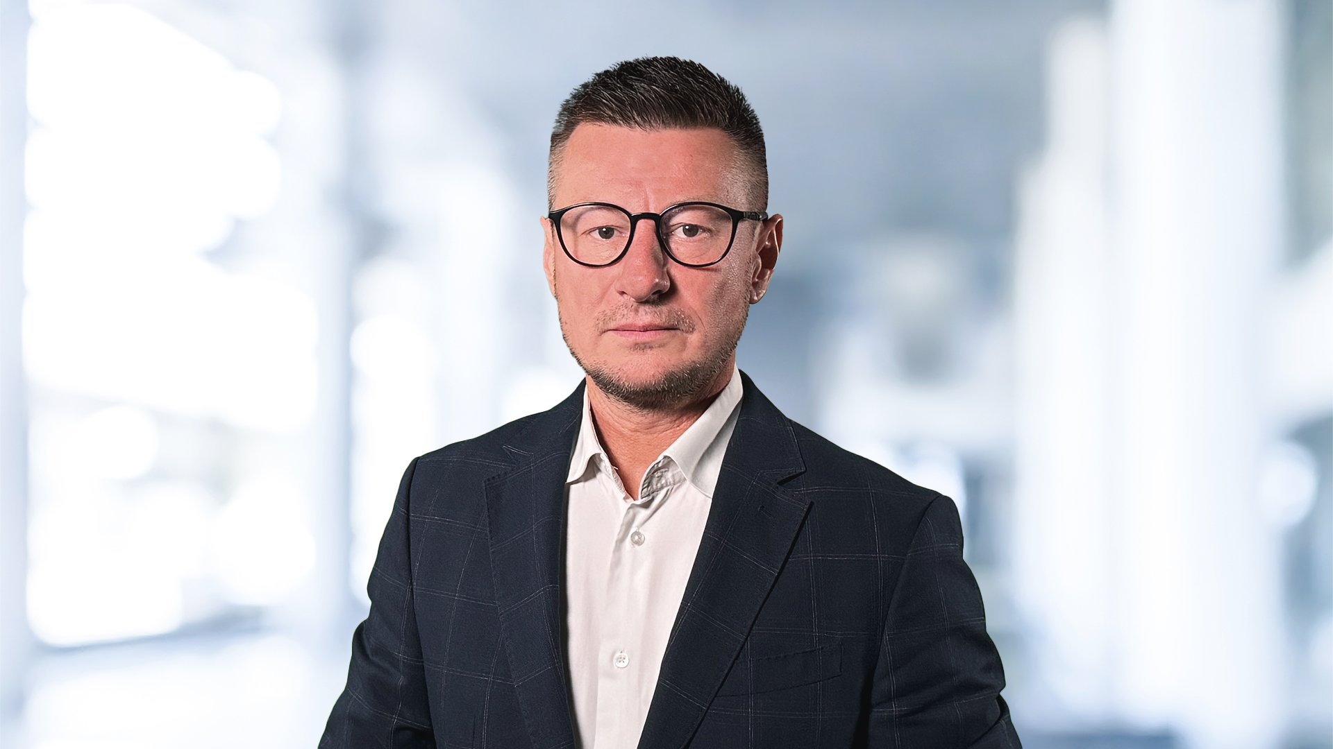 Thomasz Zagrodzki_bg_16x9