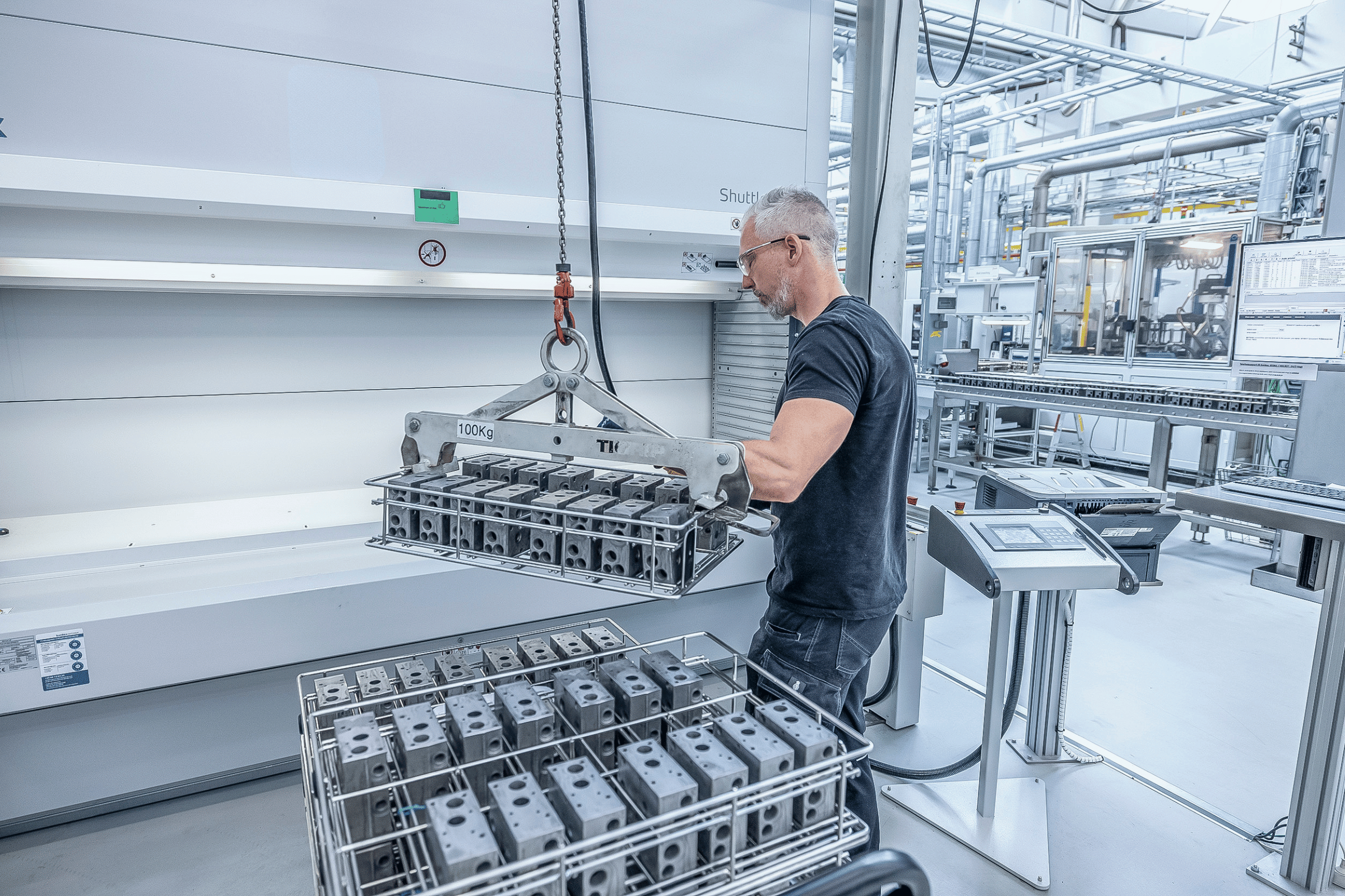 overhead cranes for heavy material handling